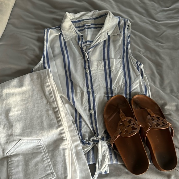 Beach lunch lounge collection, sleeveless button down top - Picture 1 of 3